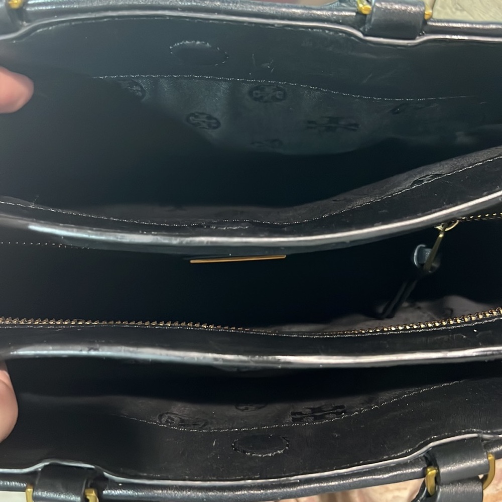 Tory Burch Robinson Satchel with crossbody strap - Picture 6 of 8